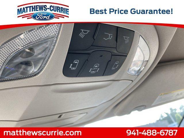 Photo of 2023 Brilliant Black Crystal Pearlcoat Chrysler Pacifica