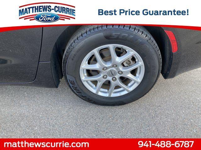 Photo of 2023 Brilliant Black Crystal Pearlcoat Chrysler Pacifica