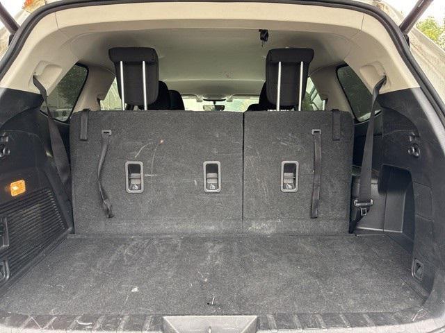 Photo of 2022 Crystal White Pearl Subaru Ascent