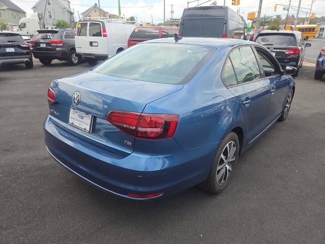 Photo of 2016 Turquoise Volkswagen Jetta