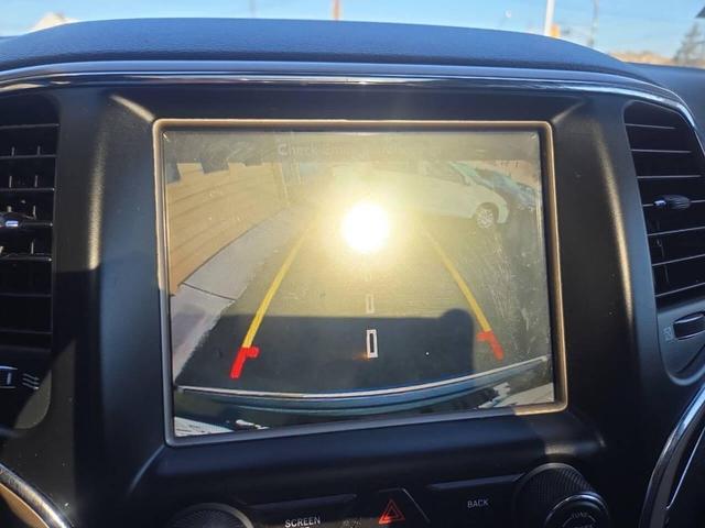 Photo of 2017 Diamond Black Crystal Pearlcoat Jeep Grand Cherokee