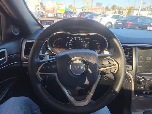 Photo of 2017 Diamond Black Crystal Pearlcoat Jeep Grand Cherokee