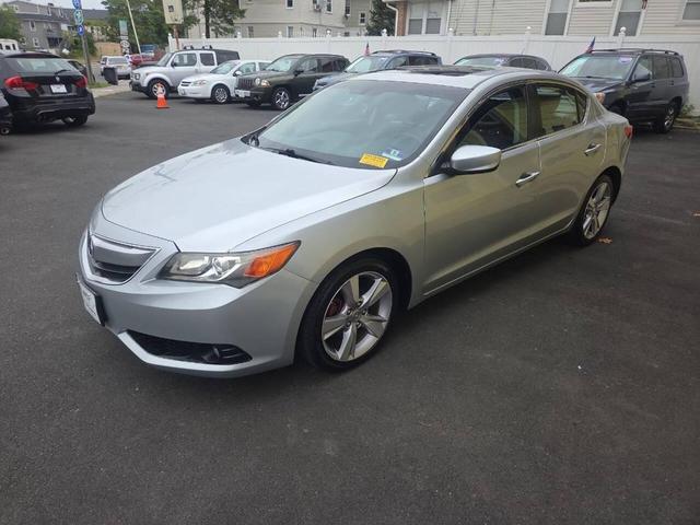 Photo of 2013 Silver Moon Acura ILX