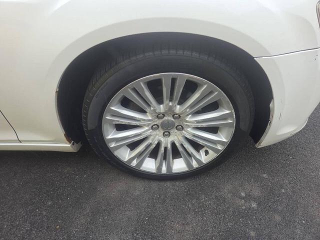 Photo of 2012 Bright White Clearcoat Chrysler 300