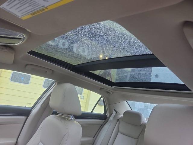 Photo of 2012 Bright White Clearcoat Chrysler 300