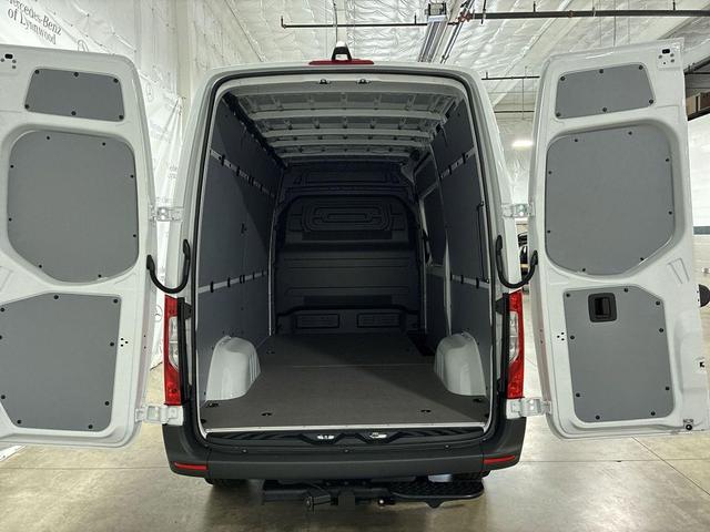 Photo of 2025 Arctic White Mercedes-Benz Sprinter 2500