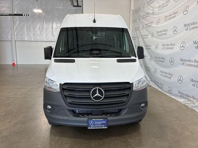 Photo of 2025 Arctic White Mercedes-Benz Sprinter 2500