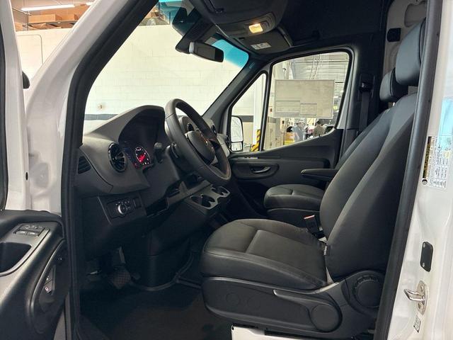 Photo of 2025 Arctic White Mercedes-Benz Sprinter 2500