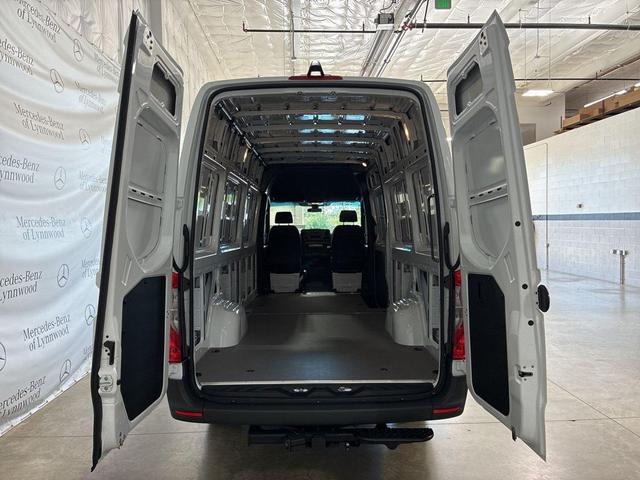 Photo of 2025 Arctic White Mercedes-Benz Sprinter 2500