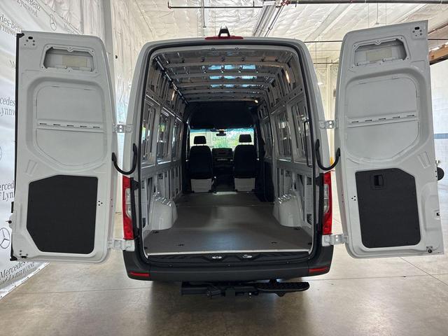 Photo of 2025 Arctic White Mercedes-Benz Sprinter 2500