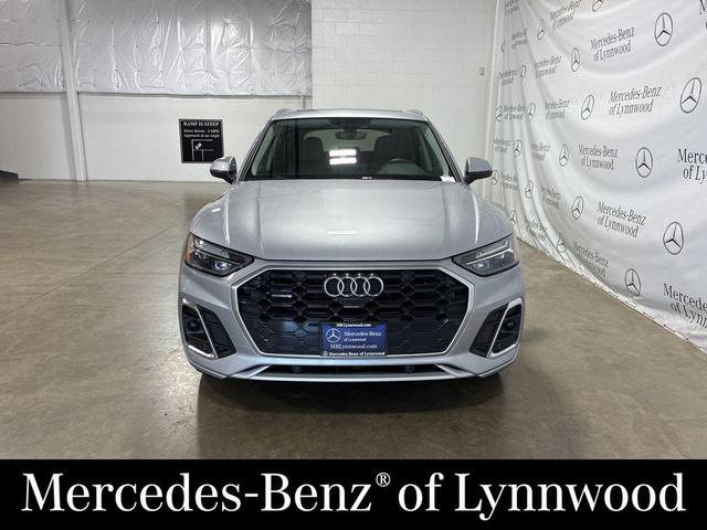 Photo of 2022 Florett Silver Metallic Audi Q5