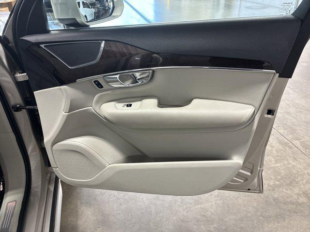 Photo of 2017 Luminous Sand Metallic Volvo XC90