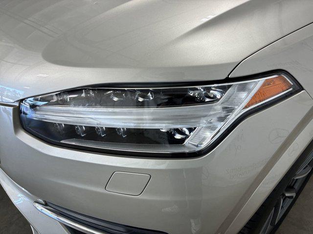 Photo of 2017 Luminous Sand Metallic Volvo XC90