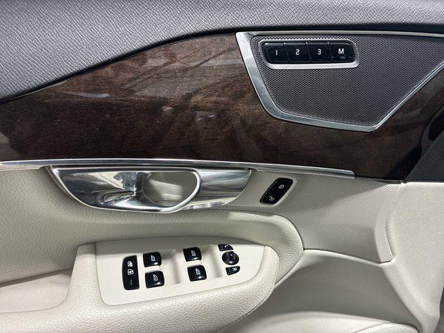Photo of 2017 Luminous Sand Metallic Volvo XC90