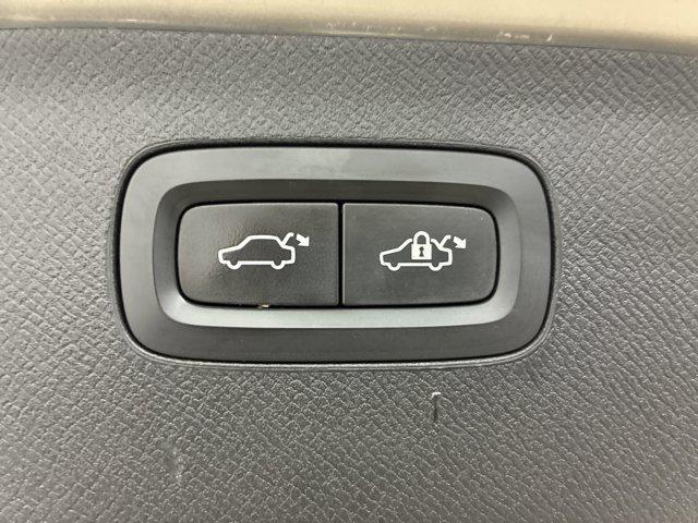Photo of 2017 Luminous Sand Metallic Volvo XC90