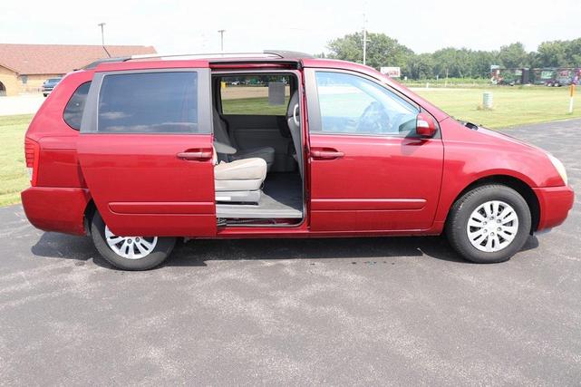 Photo of 2011 Claret Red Kia Sedona