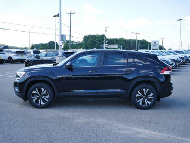 Photo of 2025 Deep Black Pearl Volkswagen Atlas Cross Sport