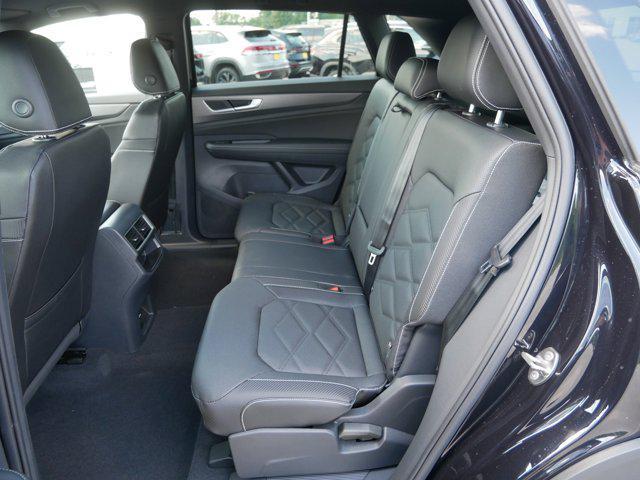 Photo of 2025 Deep Black Pearl Volkswagen Atlas Cross Sport