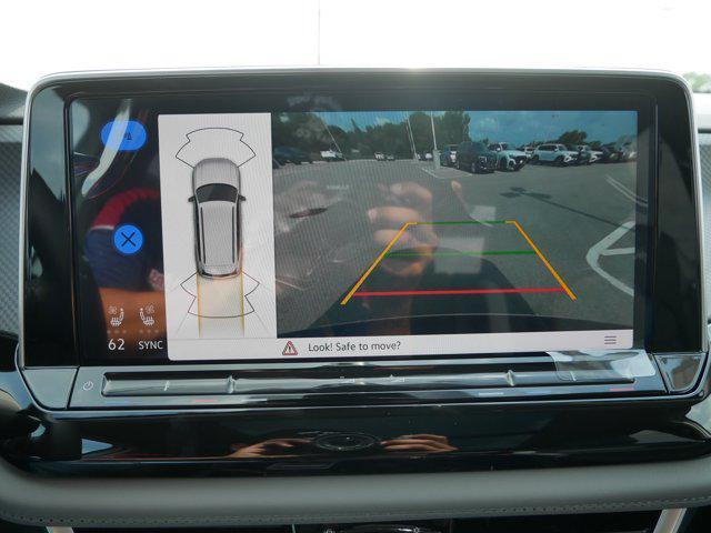 Photo of 2025 Pure White Volkswagen Atlas