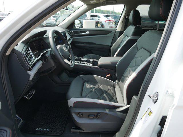 Photo of 2025 Pure White Volkswagen Atlas