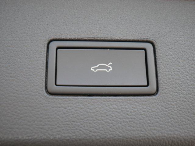 Photo of 2025 Pure White Volkswagen Atlas