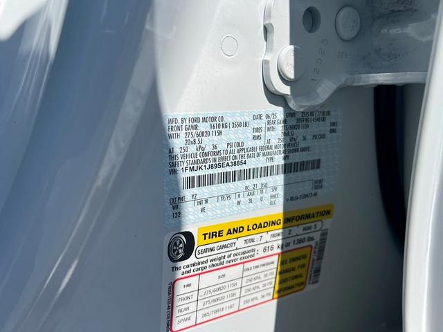 Photo of 2025 Oxford White Ford Expedition Max