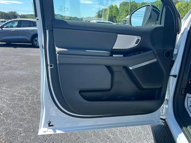 Photo of 2025 Oxford White Ford Expedition Max