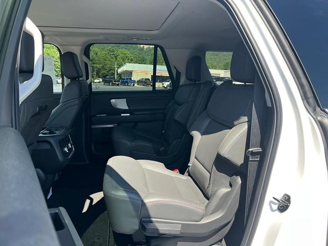 Photo of 2025 Oxford White Ford Expedition Max
