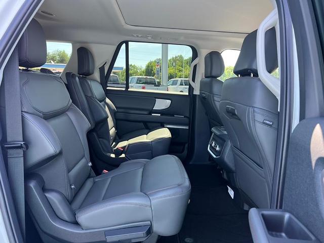 Photo of 2025 Oxford White Ford Expedition Max