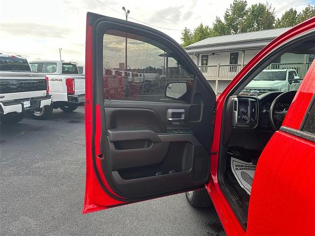 Photo of 2016 Red Chevrolet Silverado 1500