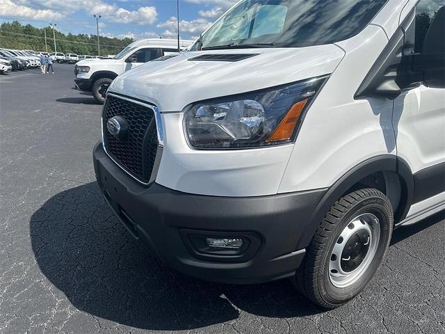 Photo of 2025 Oxford White Ford Transit-150