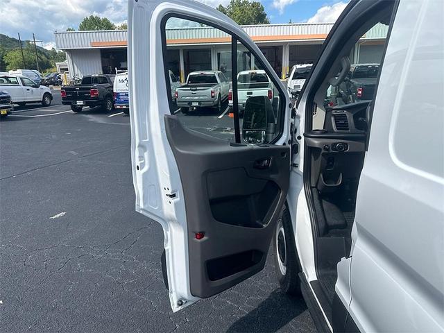Photo of 2025 Oxford White Ford Transit-150