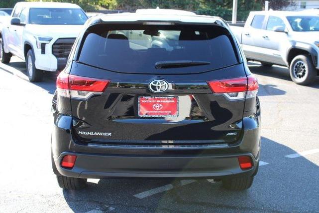 Photo of 2019 Midnight Black Metallic Toyota Highlander