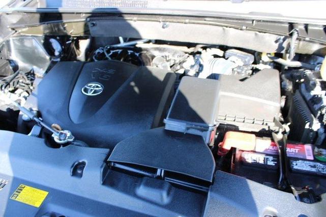 Photo of 2019 Midnight Black Metallic Toyota Highlander