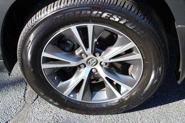 Photo of 2019 Midnight Black Metallic Toyota Highlander