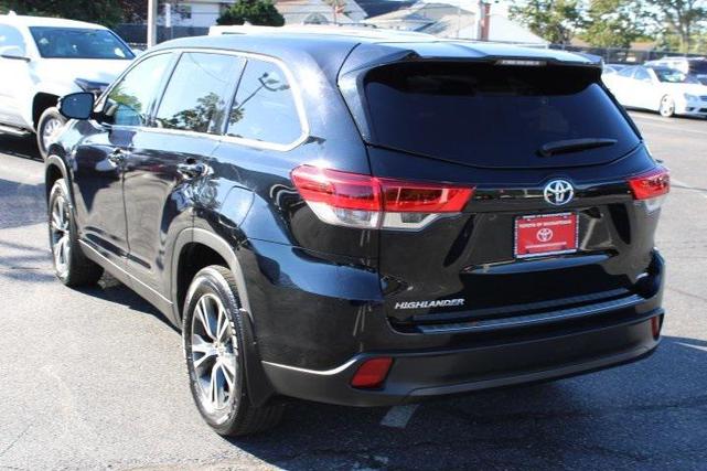 Photo of 2019 Midnight Black Metallic Toyota Highlander