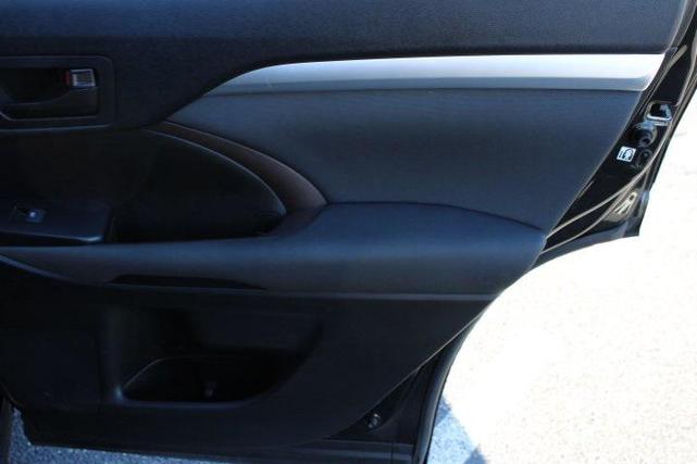 Photo of 2019 Midnight Black Metallic Toyota Highlander