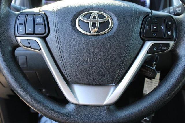 Photo of 2019 Midnight Black Metallic Toyota Highlander