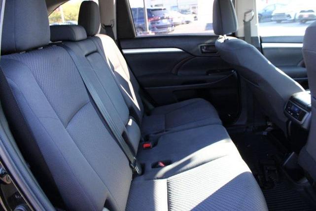 Photo of 2019 Midnight Black Metallic Toyota Highlander