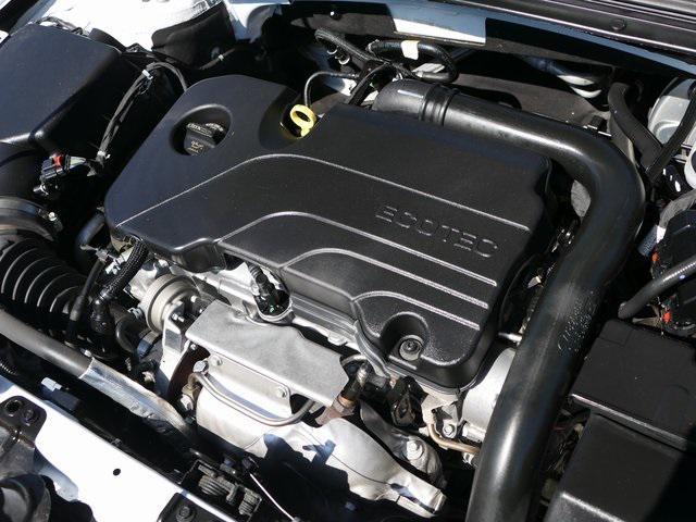 Photo of 2022 Summit White Chevrolet Malibu