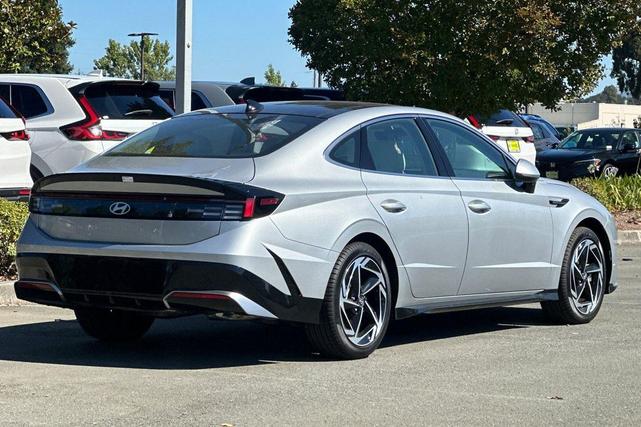 Photo of 2025 Aero Silver Hyundai SONATA