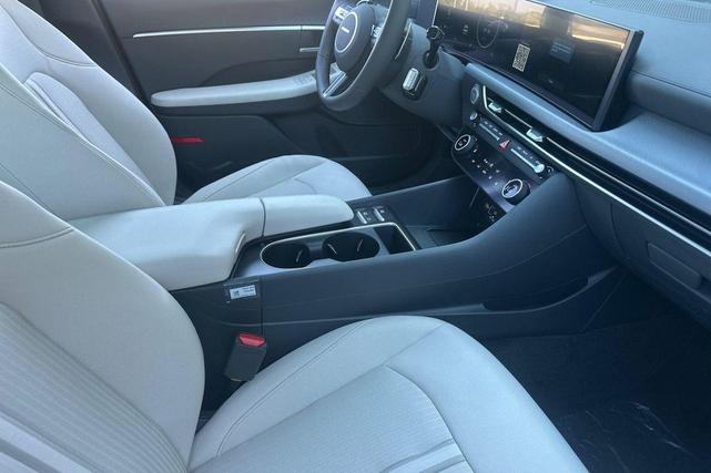 Photo of 2025 Aero Silver Hyundai SONATA