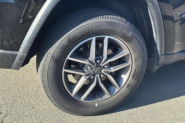 Photo of 2020 Diamond Black Crystal Pearlcoat Jeep Grand Cherokee