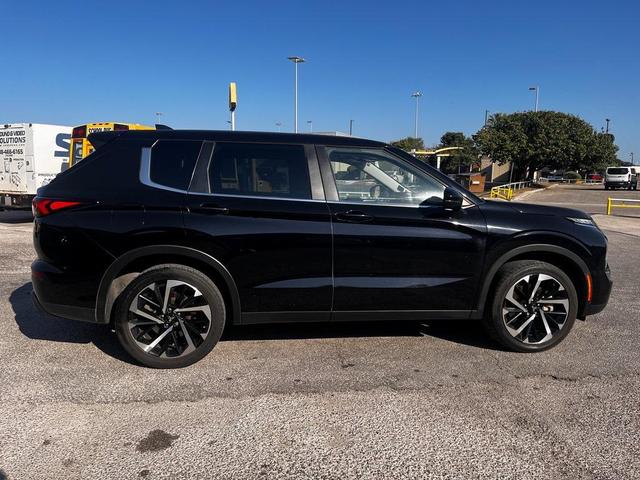 Photo of 2022 Black Mitsubishi Outlander