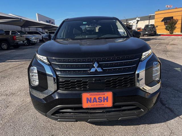 Photo of 2022 Black Mitsubishi Outlander