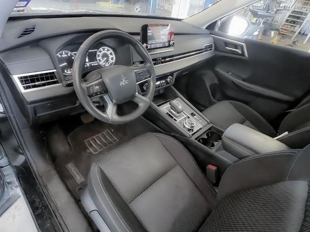 Photo of 2022 Black Mitsubishi Outlander