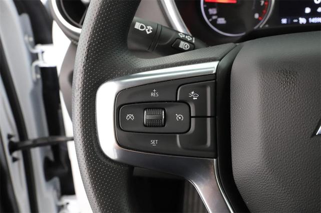 Photo of 2025 Summit White Chevrolet Blazer