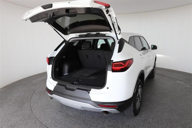 Photo of 2025 Summit White Chevrolet Blazer
