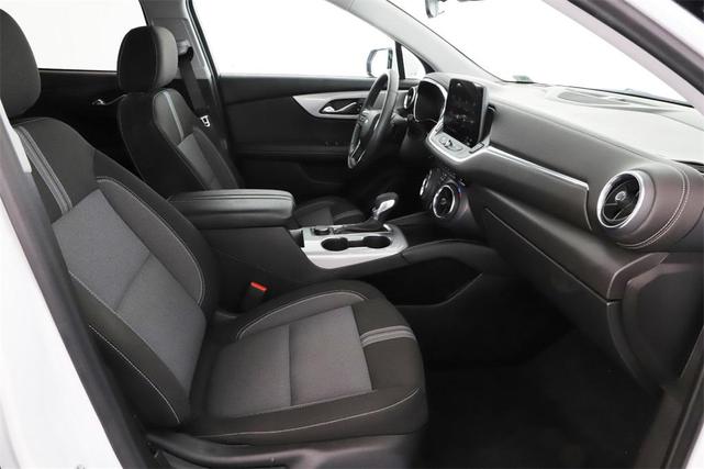 Photo of 2025 Summit White Chevrolet Blazer