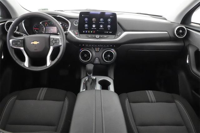 Photo of 2025 Summit White Chevrolet Blazer
